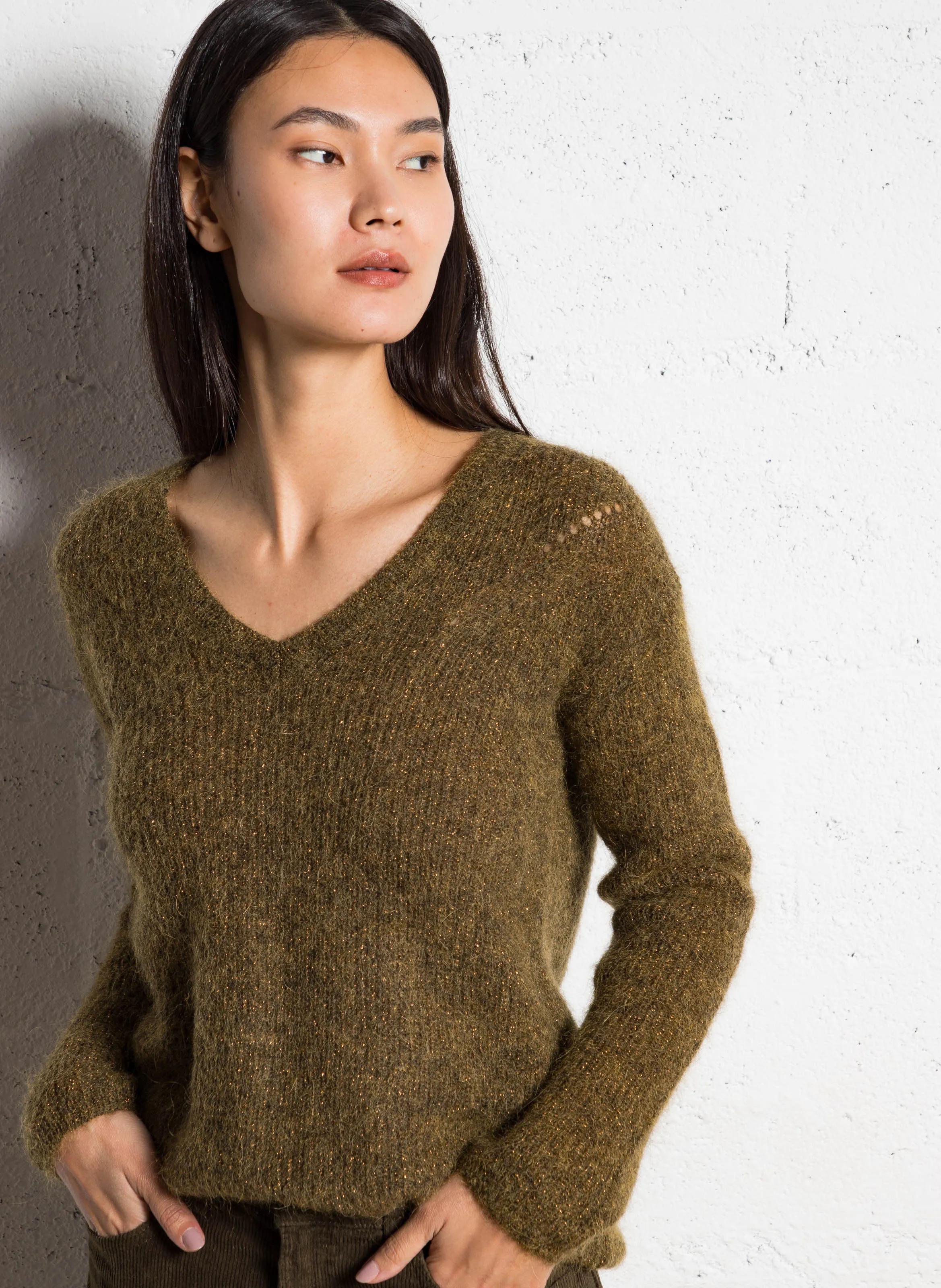 SUD EXPRESS MANNAKOX - Jersey recto cuello en V metalizado de lana mezclada en verde