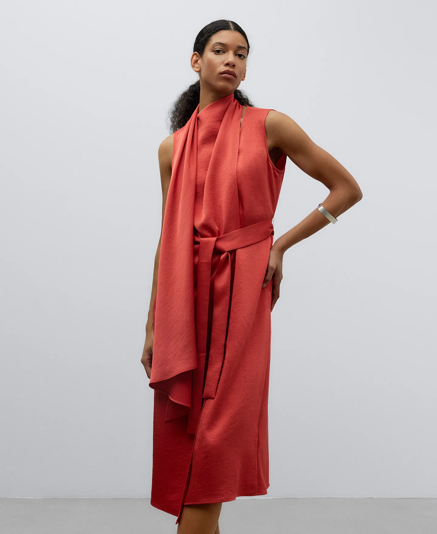 Vestido asimétrico pieza frontal mujer